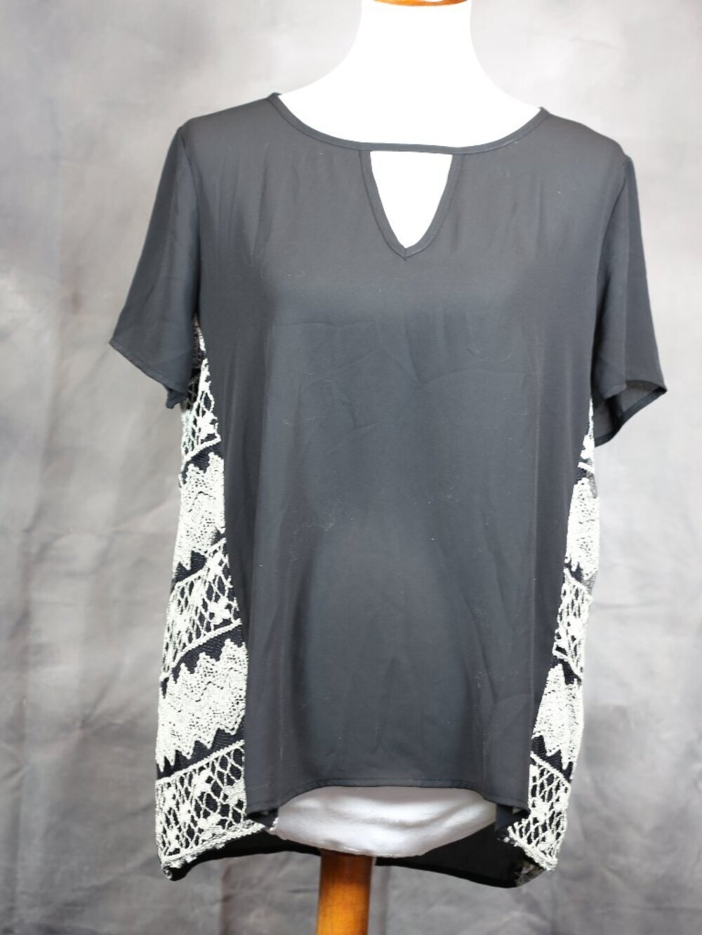 Bellatrix Black Short-Sleeve Keyhole Top with White Lace Side Panels - L